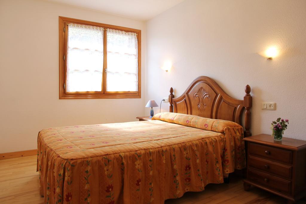 Apartamentos Los Tilos Benasque Room photo